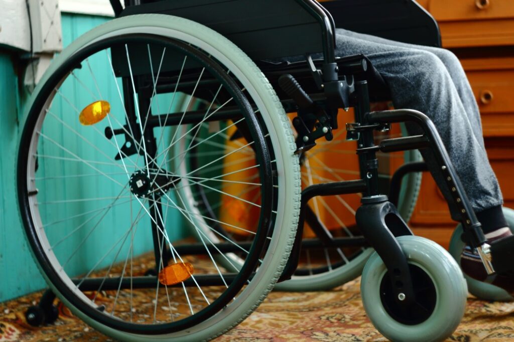 aposentadoria PCD - pessoa em uma cadeira de rodas